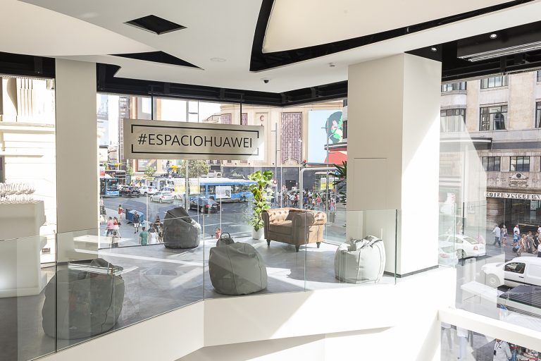 Abre la mayor flagship de Huawei
