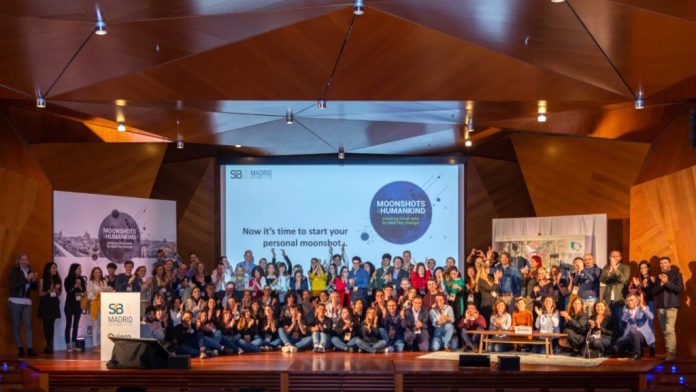 sb19-madrid-family-photo-post-event